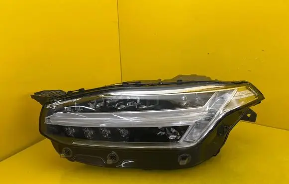 Volvo XC90 Headlight/headlamp 31655807
