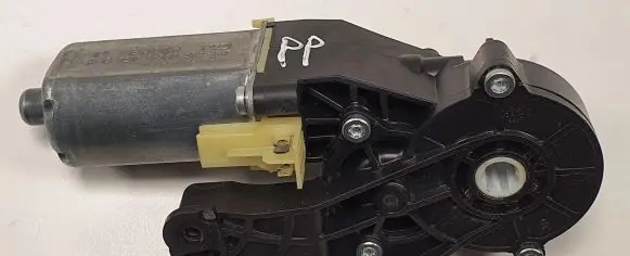 Mercedes-Benz C W204 Seat adjustment motor 0390203367