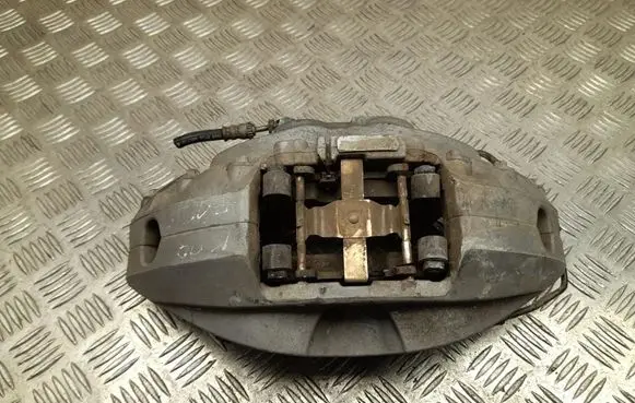 BMW 5 G60 Front brake caliper 689919903