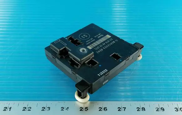 Mercedes-Benz E W211 Door control unit/module A2118704026