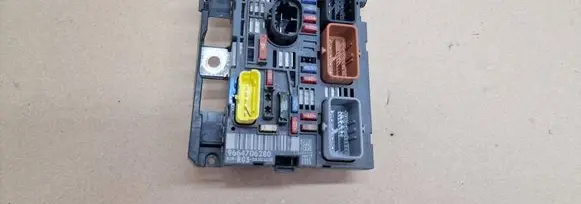 Peugeot 308 Fuse module 9664706280