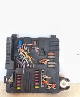 Renault Scenic II - Grand scenic II Fuse module 8200306032A S118399200D