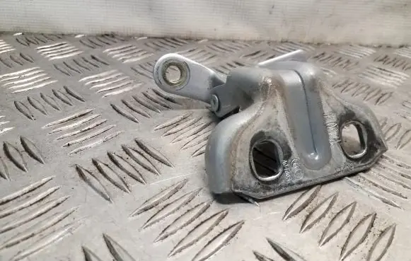 Opel Mokka Rear door upper hinge