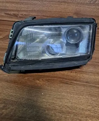 Audi A8 S8 D2 4D Headlight/headlamp 0301042201