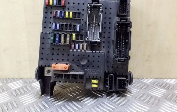 Volvo V70 Fuse module 8676391 30728273 12217799
