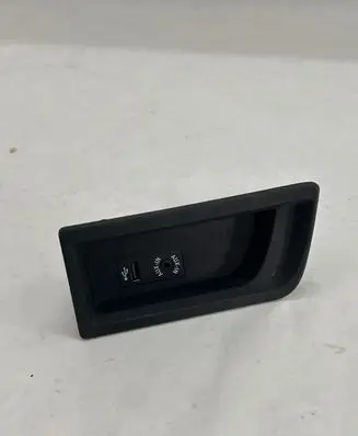 BMW 1 F20 F21 USB socket connector 105026813 58450710 9207358