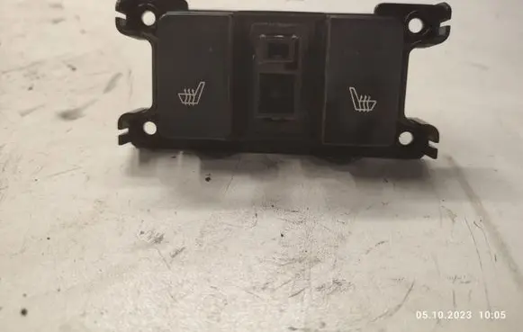 Hyundai Santa Fe Seat heating switch 60629A