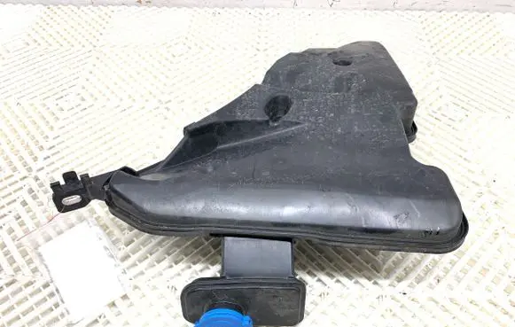BMW 5 G30 G31 G38 Windshield washer fluid reservoir/tank 8071453