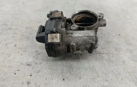 Opel Zafira B Throttle body valve 