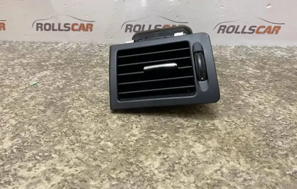 Mercedes-Benz C W204 Dashboard side air vent grill/cover trim A20483013549116