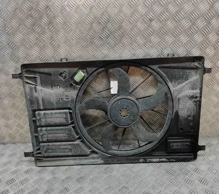Radiator cooling fan shroud