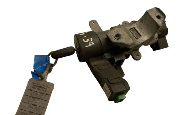 Volvo V70 Ignition lock 8622347