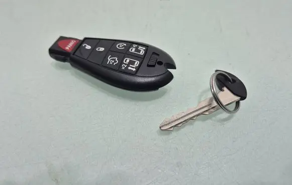 Dodge Grand Caravan Ignition key/card 