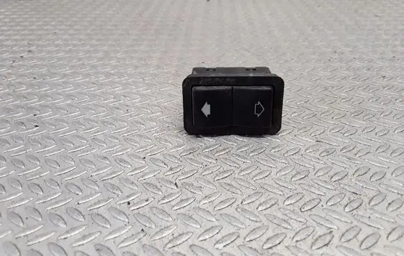 BMW 5 E39 Electric window control switch 8368974