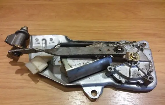 Renault 19 Rear window wiper motor 7700779045