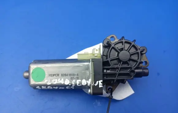 Mercedes-Benz C W204 Seat adjustment motor 820419004 0711 0390203004