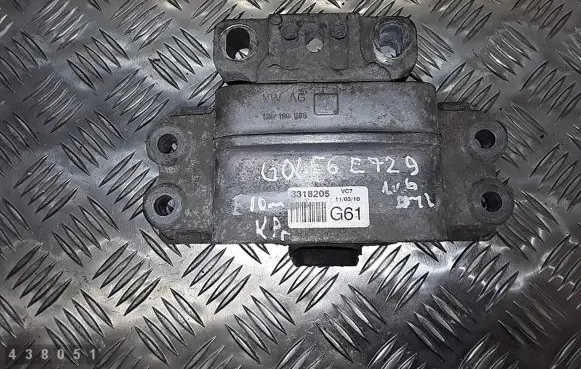 Volkswagen Golf VI Engine mount bracket 3318205
