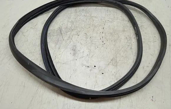 Renault Scenic III - Grand scenic III Rear door rubber seal (on body) 
