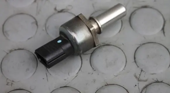 Nissan X-Trail T32 Fuel pressure sensor 166398000R