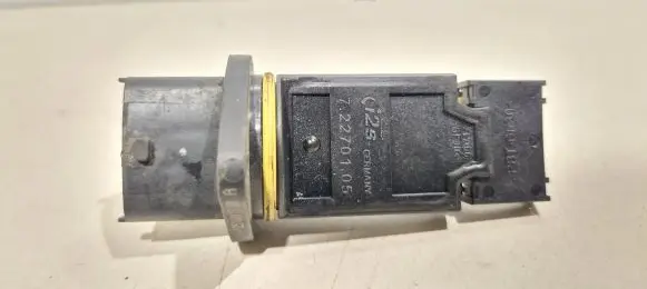 Volvo S70 V70 V70 XC Mass air flow meter 72270105