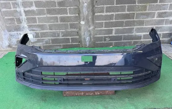 Volkswagen Tiguan Front bumper 5NA807221C