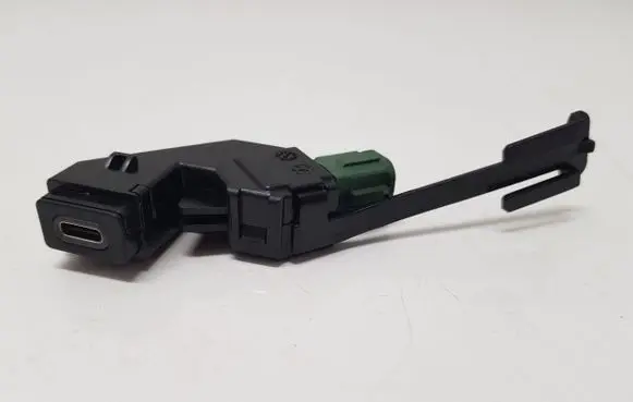 Volkswagen PASSAT B8 USB socket connector 3G8035726A