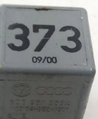 Volkswagen PASSAT B5 Day light relay 8D0951253A