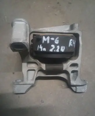 Mazda 6 Engine mount bracket