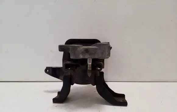 Toyota Prius (XW30) Engine mount bracket