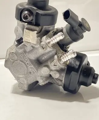 Audi A4 S4 B8 8K Fuel injection high pressure pump 059130755AH 0445010611 02090119