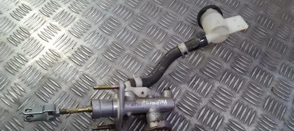 Nissan Almera N16 Clutch master cylinder