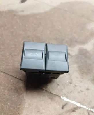 Ford Mondeo Mk III Tailgate opening switch 3s7t19b514