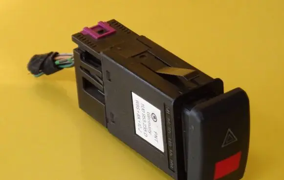 Skoda Octavia Mk1 (1U) Hazard light switch 1U0953235D