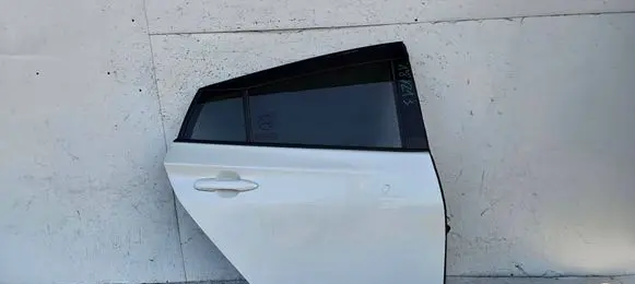 Toyota Prius (XW50) Rear door 