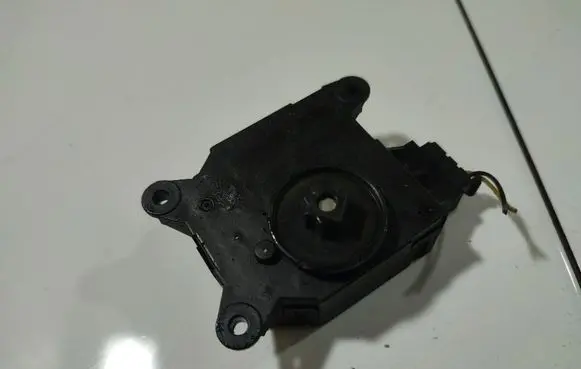 Renault Scenic I Air flap motor/actuator M0309900Q