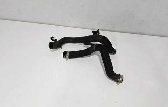 Chevrolet Corvette C8 Engine coolant pipe/hose 