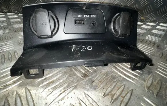 Hyundai i30 USB socket connector 96120A5000 A5000