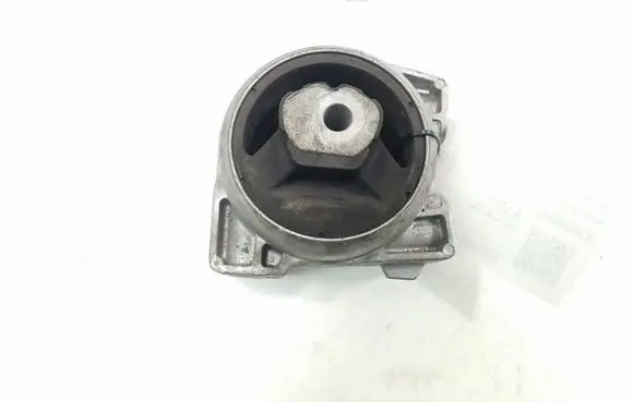 Mercedes-Benz B W245 Engine mount bracket A1692400618