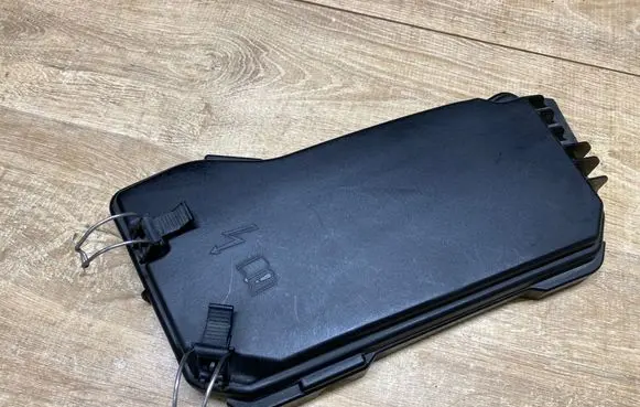 Mercedes-Benz C W205 Fuse box cover A2045400182