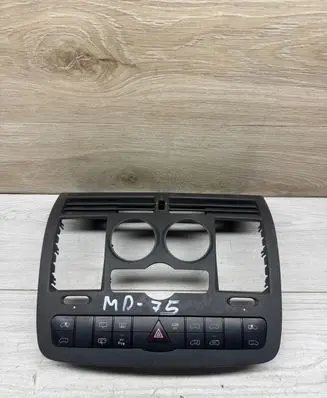 Mercedes-Benz Vito Viano W639 Dashboard center trim panel A6396800007