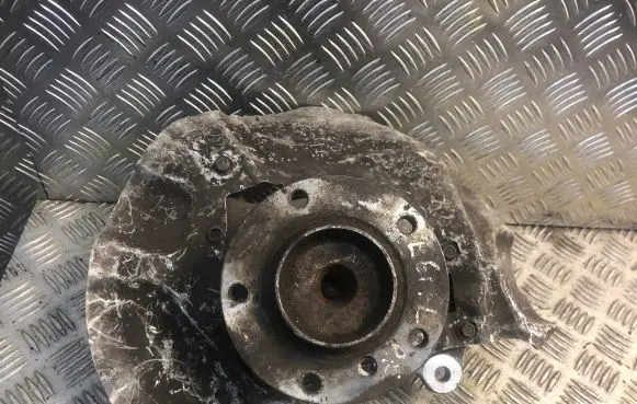 BMW 5 E60 E61 Front wheel hub 6760953