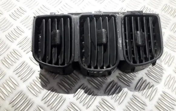 Chrysler Voyager Dash center air vent grill 05009038aa 05005520ab