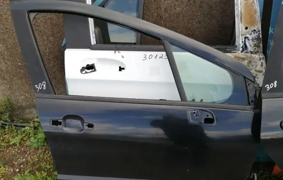 Peugeot 308 Front door
