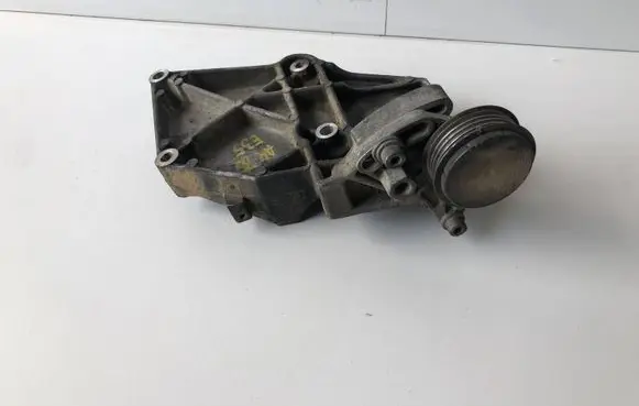 Audi A4 S4 B5 8D A/C compressor mount bracket 028260885