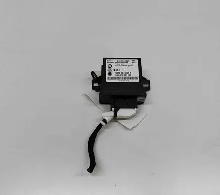 Volkswagen PASSAT B7 Light module LCM 5WK40466 5M0907357F
