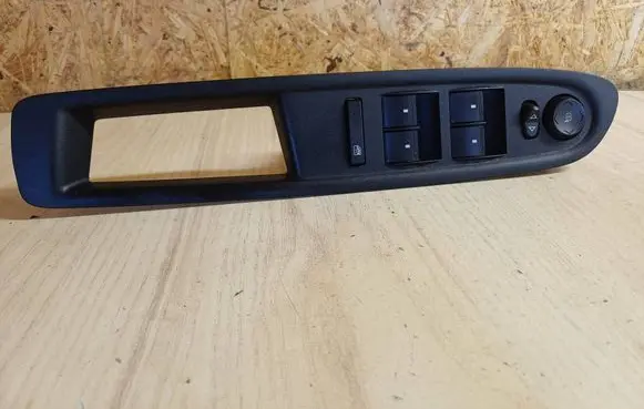 Chevrolet Traverse I Electric window control switch 25951963 2586839