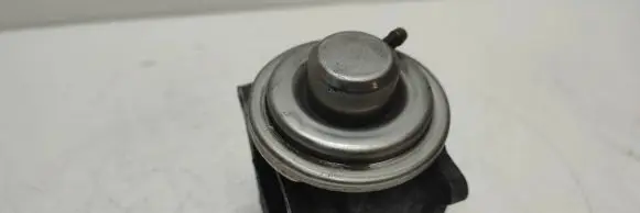 Volkswagen Golf VI EGR valve 038129637D
