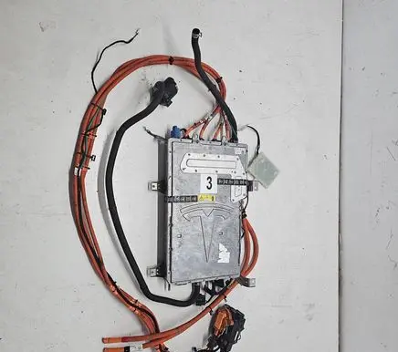 Tesla Model S Voltage converter inverter 106651001B