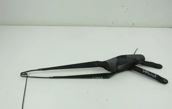 Nissan Almera Tino Front wiper blade arm 