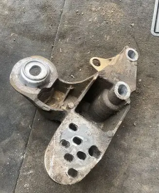 Audi A4 S4 B6 8E 8H Engine mounting bracket